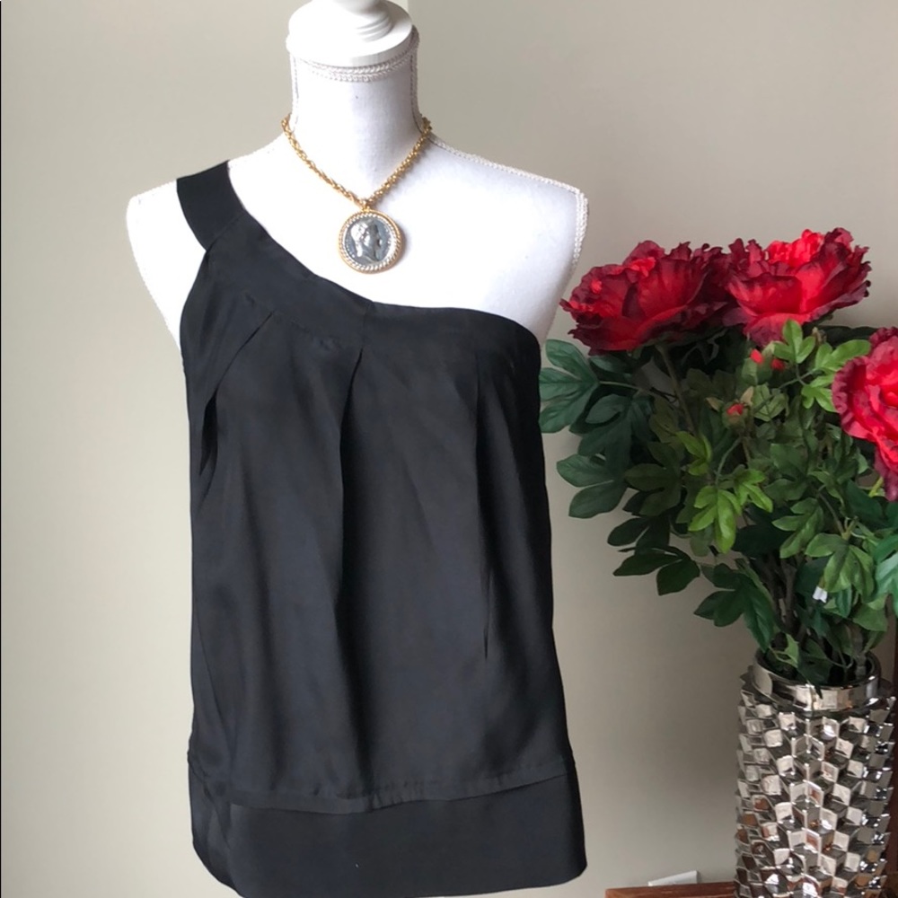 Lea & Honey Black One Shoulder Top